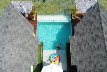 Hotel Indigo Blue Ceningan