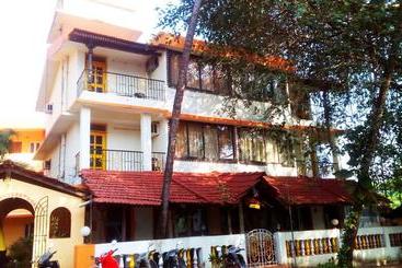 A Date With Me Boutique Hotel Bar @ Restaurant