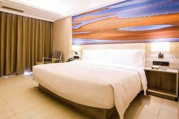 Atour Hotel Qinhuangdao Xiangxi Sea