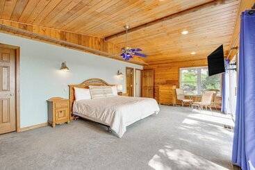 بيت ريفى Broken Bow Escape W/ Mountain Views & Pool Access!