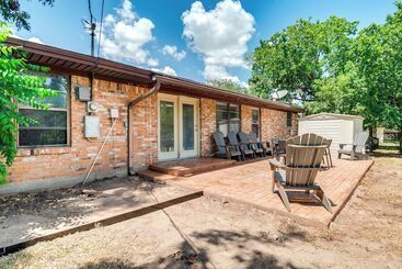 Hus på landet 2 Mi To Kyle Field: Bryan Home W/ Fenced Yard