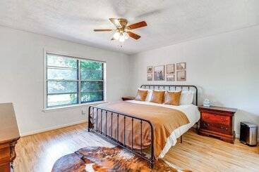 بيت ريفى 2 Mi To Kyle Field: Bryan Home W/ Fenced Yard