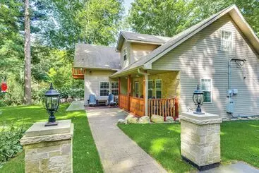 Mökkimajoitus Coloma Retreat W/ Fire Pit, Walk To Beaches!