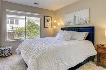 קוטג'' Elegant Antelope Home W/ Pool, Spa & Sauna!