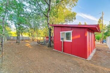 Grants Pass Cottage ~ 8 Mi To Rogue River!