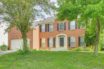 Hus på landet Huge Hagerstown Home W/ Deck ~ 4 Mi To Downtown!