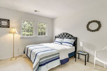 Сельский дом Huge Hagerstown Home W/ Deck ~ 4 Mi To Downtown!