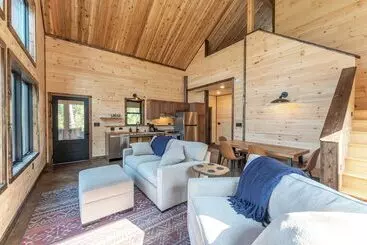 Mökkimajoitus North Of North Resort