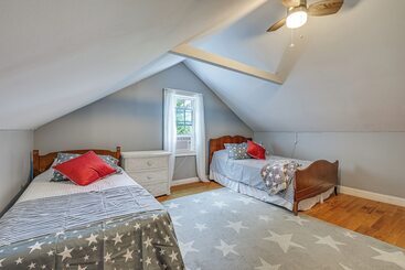 コテージ Quintessential New England Home W/ Patio & Grill!