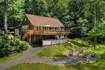 Mökkimajoitus Arcade, Sports Bar, Deck Living, Fire Pit, Near The Lake! Sasa By Avantstay