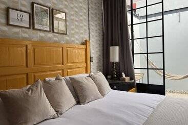 민박 Puerta Roja Rome