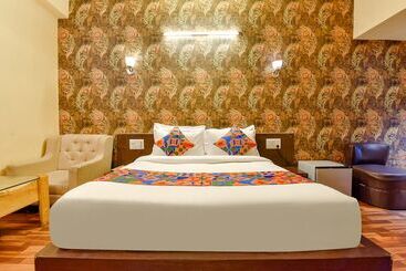 Hotel Fabexpress Saffron