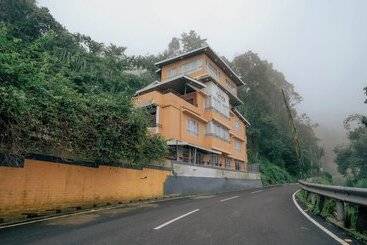 Hotel Summit Bougainvillea Tea Resort