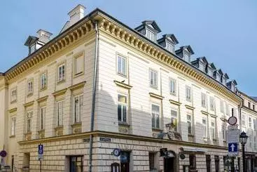 Unicus Palace Old Town   Destigo Hotels
