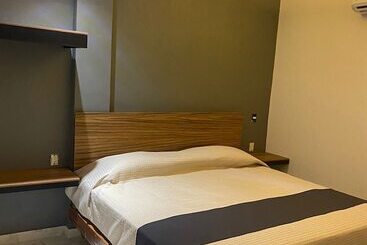 هتل Camelinas Express