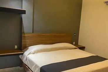 هتل Camelinas Express