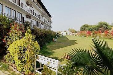 هتل Pakistan Club Inn