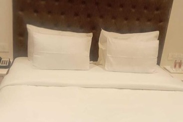 Отель Sapphire Sky