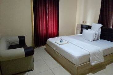 Westbro Hotel And Suites