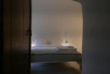 住宿加早餐  Tour Sarrazine De Montaren