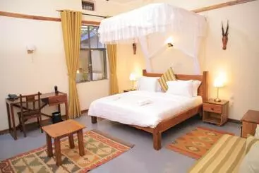 Hotelli Kampala Forest Resort   Kfr Lodge