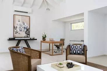 استراحتگاه Beach Enclave North Shore