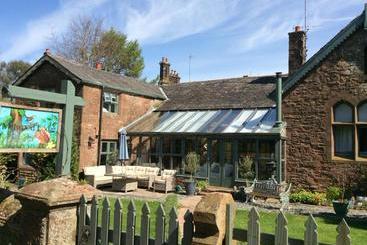 مبيت وإفطار Millwood Lodge