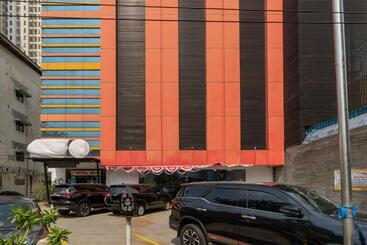 Otel Reddoorz At Jalan Gunung Sahari