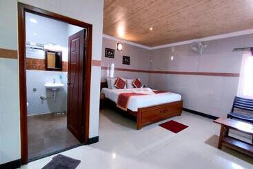 Hotel Gvs Residency