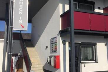 فندق على الطريق Burg Rooms   24h Self Check In