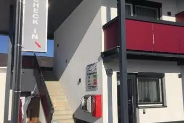 Motel Burg Rooms   24h Self Check In