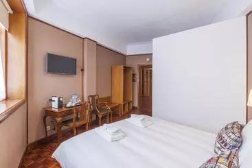 مسافرخانه Go2oporto @flores Guest House