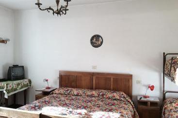 호텔 Albergo Cervo