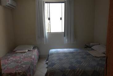 Le Monde Hostel   Suites E Camas