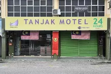 Tanjak Motel   Hostel