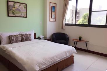 تختخواب و صبحانه Corner No.56 Guest House