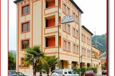 Отель Ristorante Fratelli Zenari