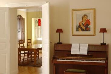 Clos Mirabel Manor   B&b