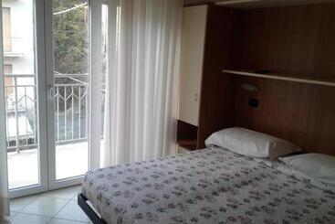 호텔 Albergo Moderna