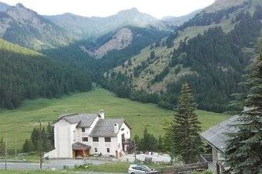 בית מלון כפרי Clausis