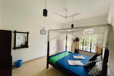 Отель Pelli Riverine