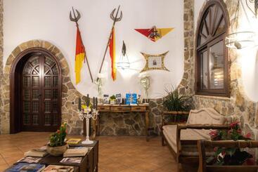 בית מלון כפרי Castello Di Giuliano