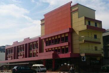 & Apartment Ambassador 3