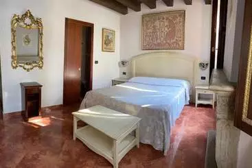 ホテル Dama Estense