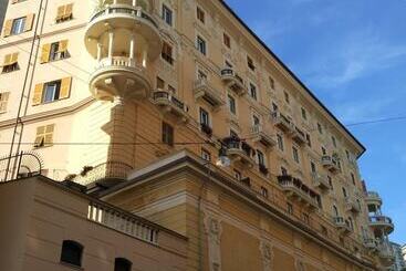 Victoria House Hostel