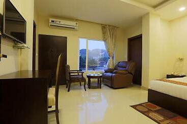 فندق D Courtyard