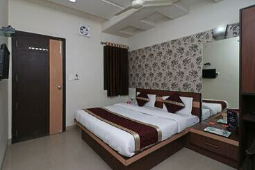 Hotell Oyo Rooms Opp Kedar Dham Massani Chowraha