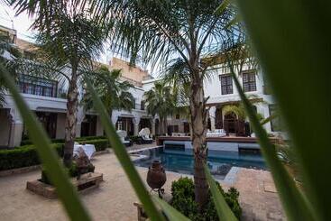 Bed and Breakfast Riad Mayfez Suites & Spa