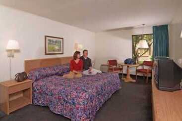 Отель Econo Lodge