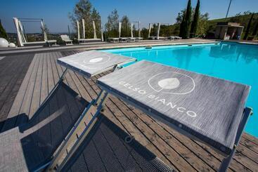 مبيت وإفطار Gelso Bianco Country Resort